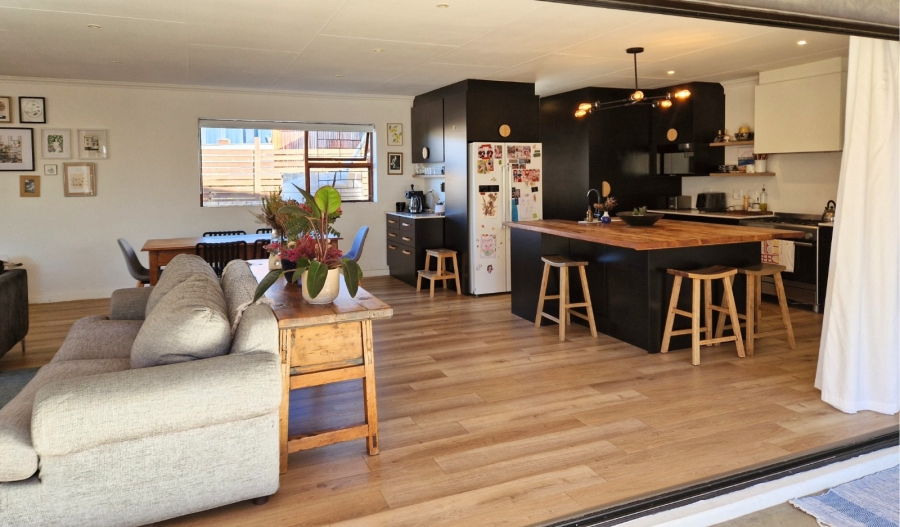 3 Bedroom Property for Sale in Wavecrest Eastern Cape